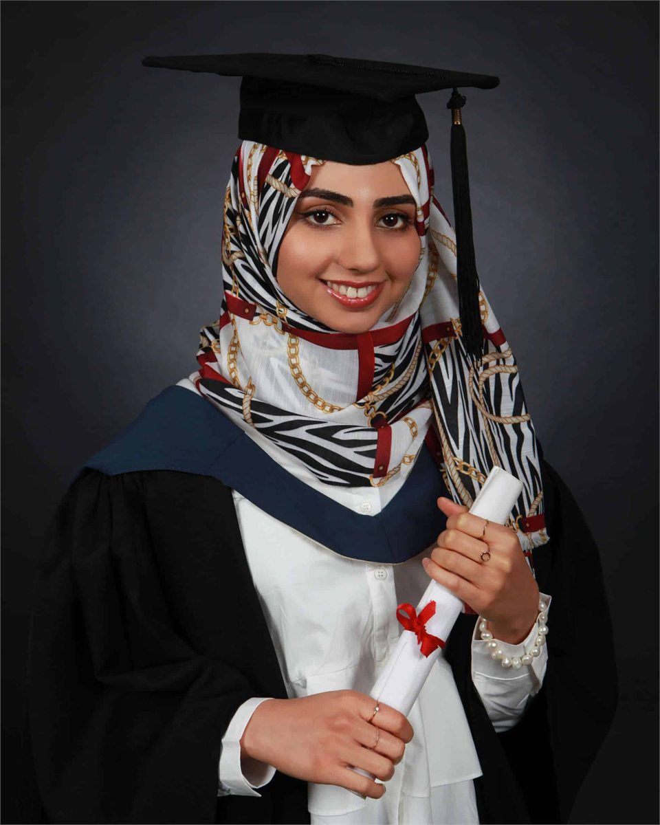 graduation portraits photographed by Studios4u