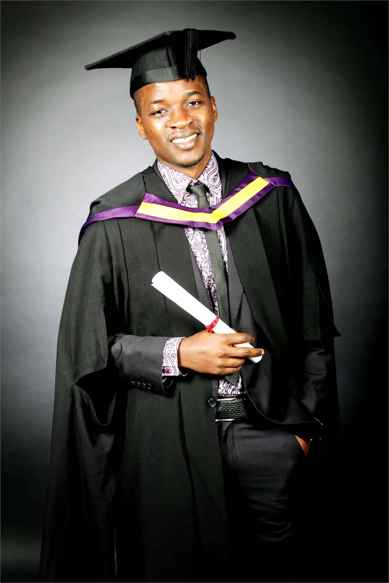 graduation portraits photographed by Studios4u